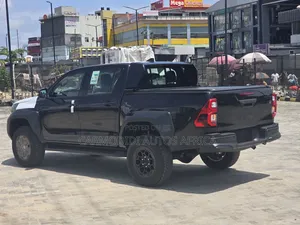 New Toyota Hilux 2024 Black