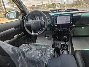 New Toyota Hilux 2024 Black
