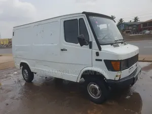 Mercedes-Benz T2 1995 White