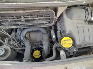 Renault Trafic 2005 Silver