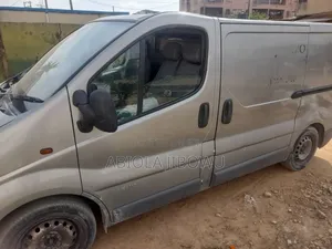 Renault Trafic 2005 Silver