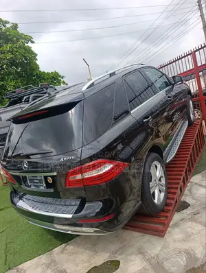 Mercedes-Benz M Class ML350 4MATIC 4dr SUV AWD (3.5L 6cyl 7A) 2014