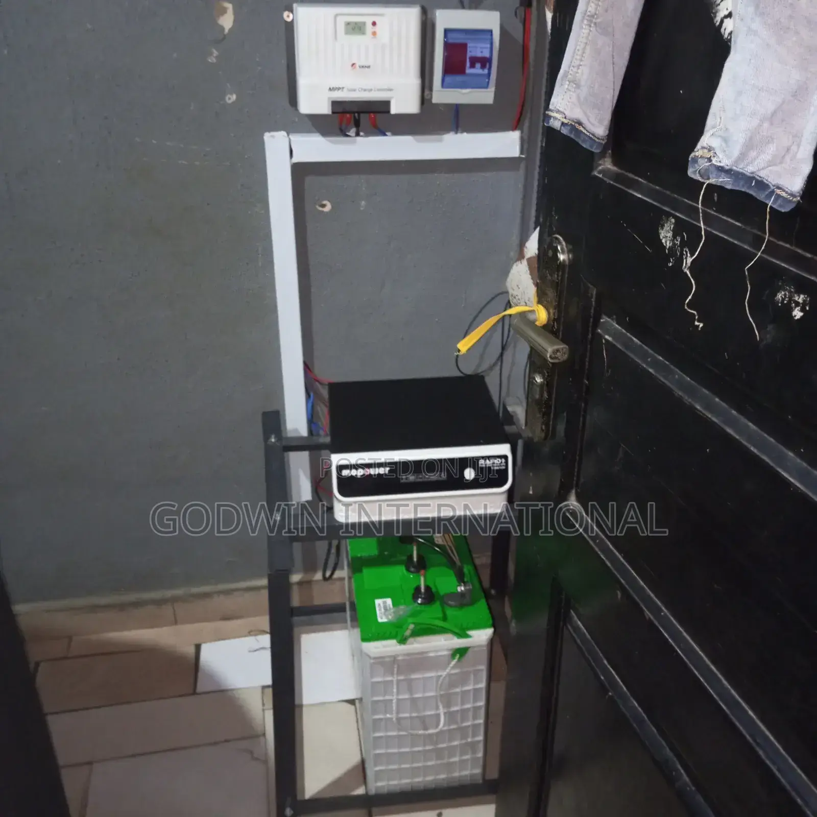 Complete 1 Battery Solar System Setup