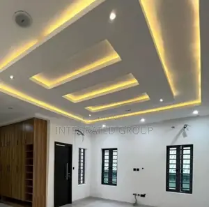 Roman Hotel Pop/Screeding Decorations