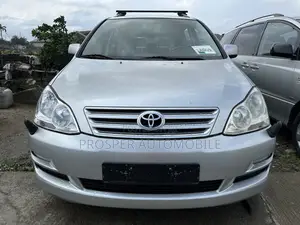 Toyota Avensis Verso 2.0 Petrol 2002 Silver