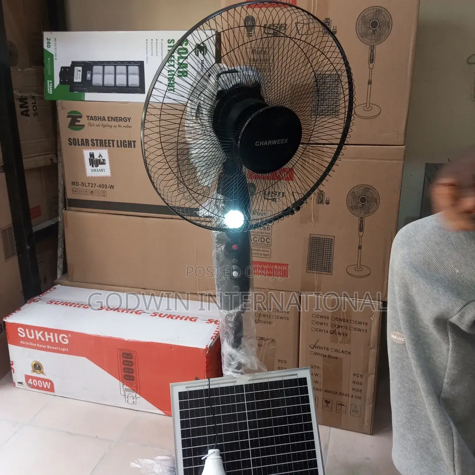 Solar Rechargeable Fan a C / D C