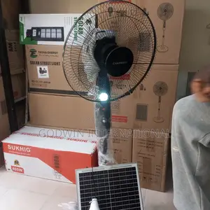 Solar Rechargeable Fan a C / D C