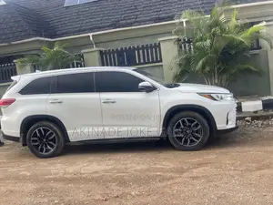 2016 Luxury Highlander for Rent in Ibadan