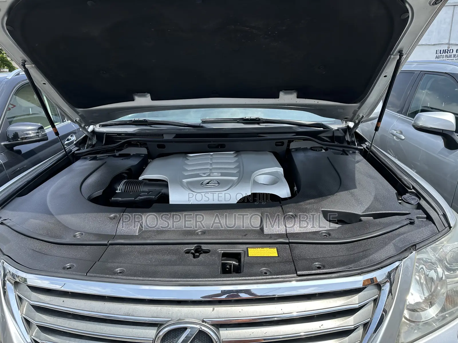 Lexus LX 570 2009 Silver