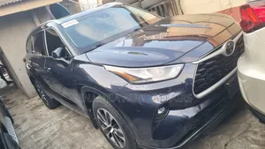 Toyota Highlander XLE AWD 2020 Blue