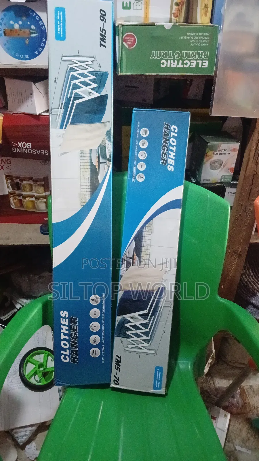 70cm Retractable Wall-Mounted Clothes Hanger