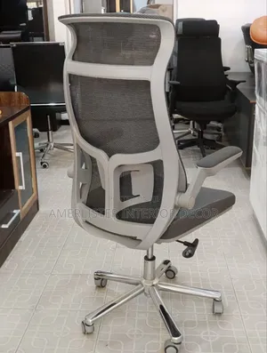 Durable Swivel Chair With Adjustable Hand