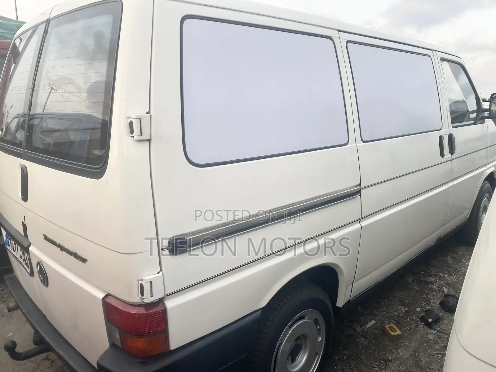 Volkswagen LT 2000 White