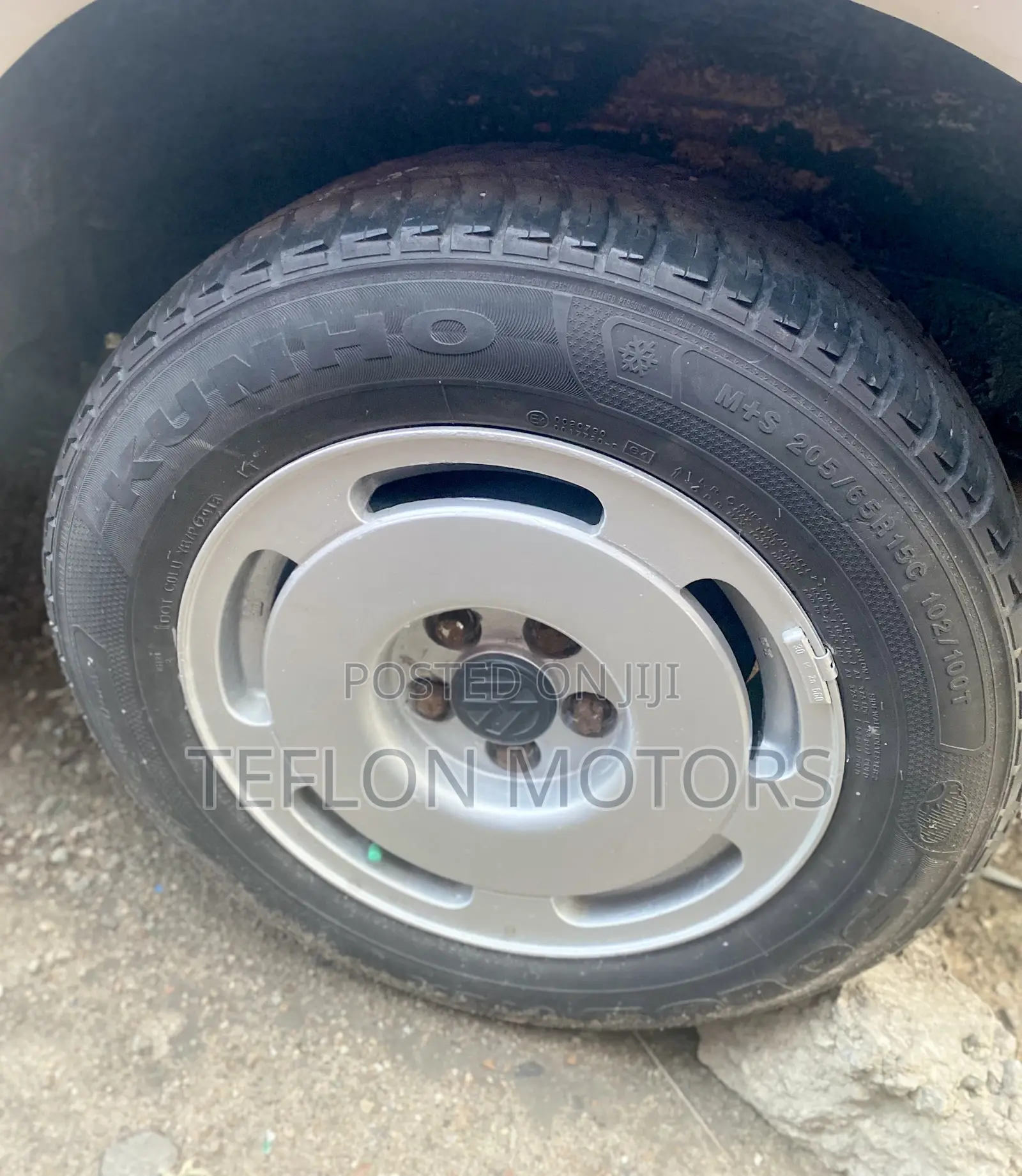 Volkswagen LT 2000 White