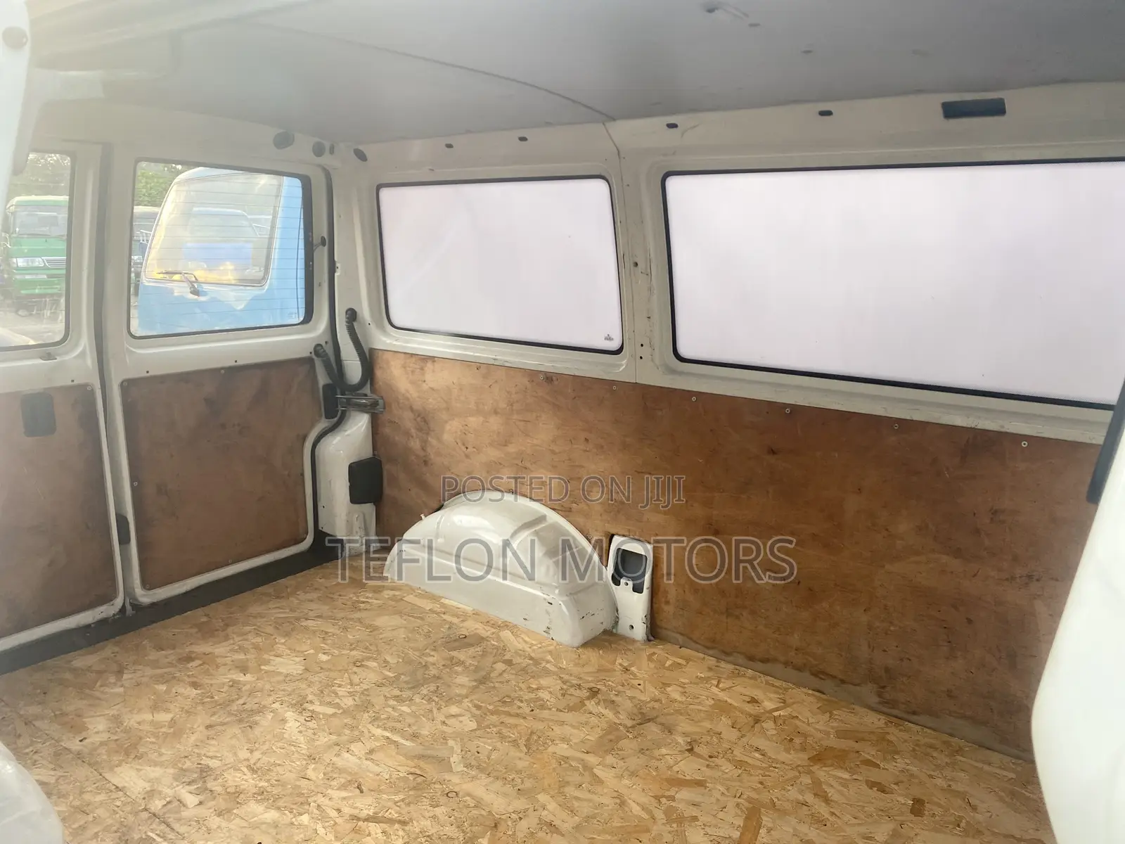 Volkswagen LT 2000 White