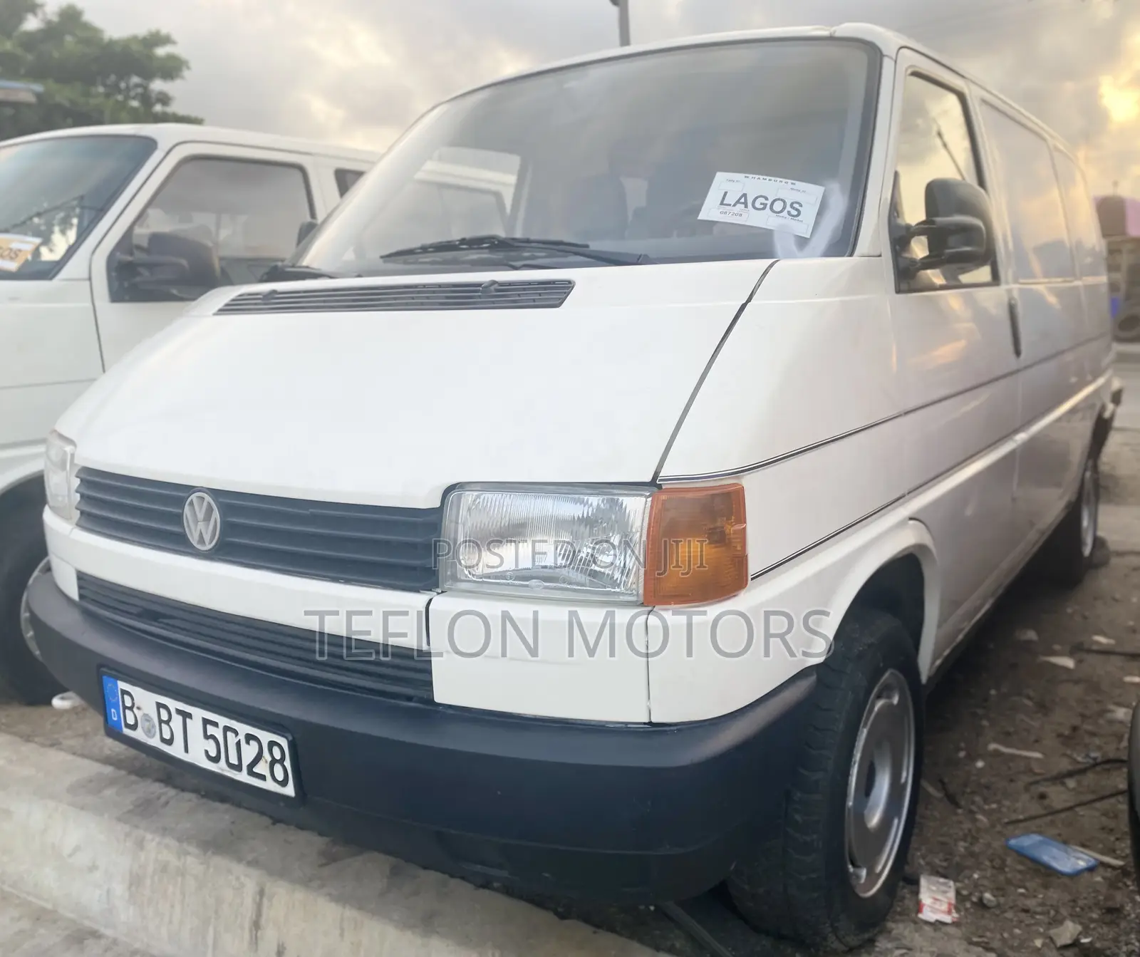 Volkswagen LT 2000 White