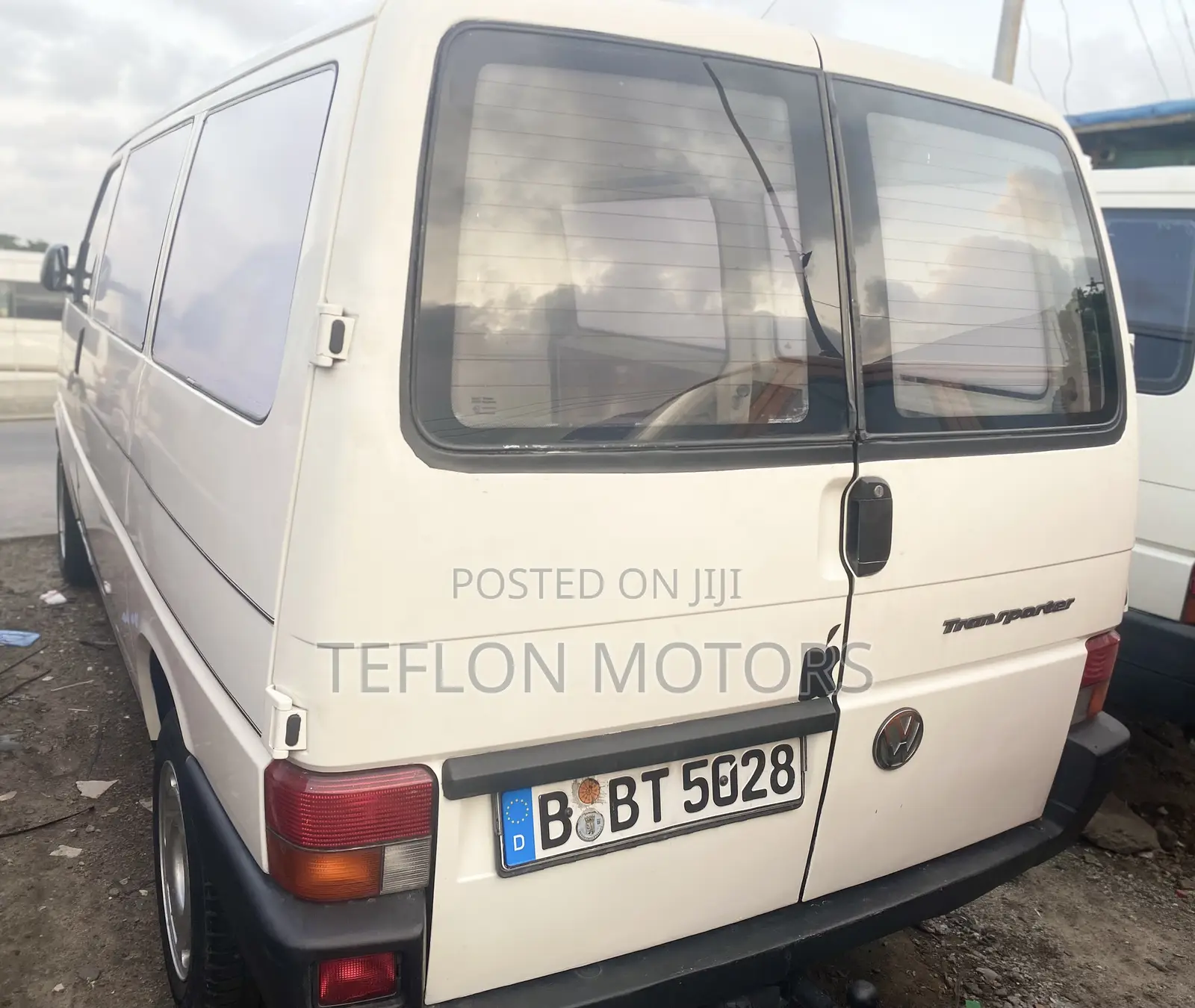 Volkswagen LT 2000 White