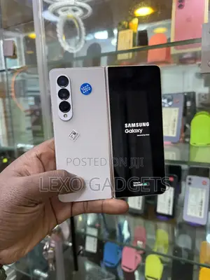 Samsung Galaxy Z Fold4 256 GB Gold