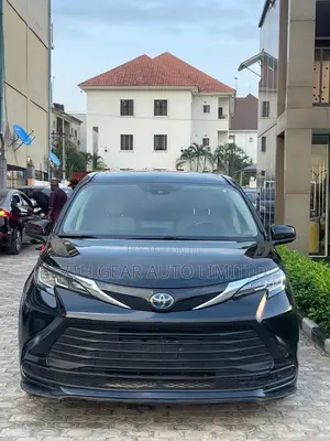 Toyota Sienna XLE 2022 Black