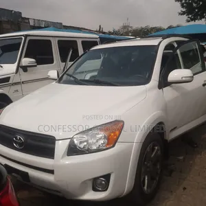 Toyota RAV4 2011 White