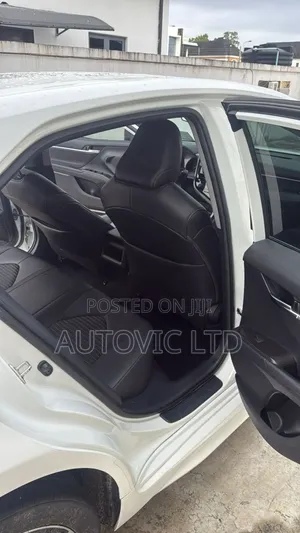 Toyota Camry SE 2022 White