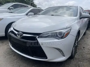 Toyota Camry SE 4dr Sedan (2.5L 4cyl 6A) 2015 White