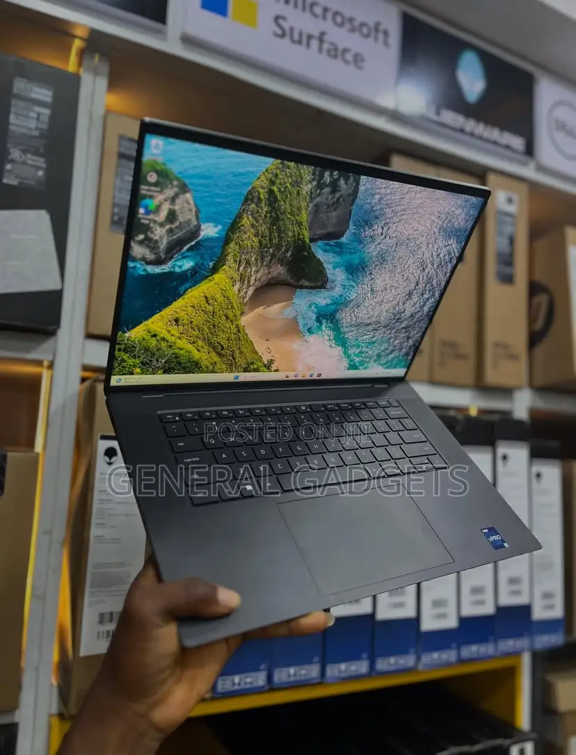 Laptop Dell Precision 5680 32GB Intel Core I7 SSD 1T