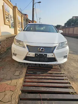 Lexus ES 350 FWD 2013 White