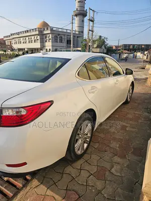 Lexus ES 350 FWD 2013 White