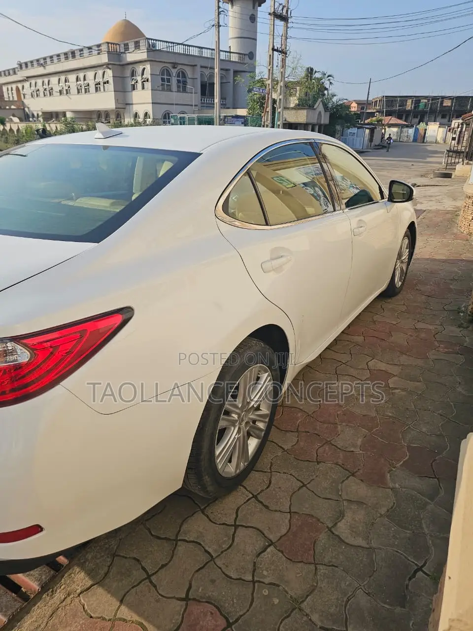 Lexus ES 350 FWD 2013 White