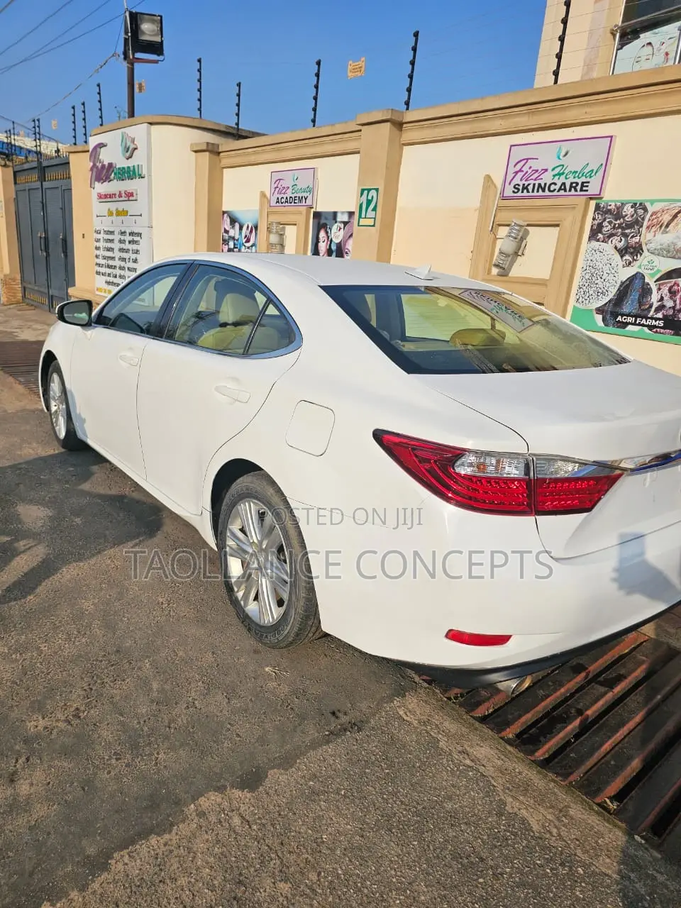Lexus ES 350 FWD 2013 White