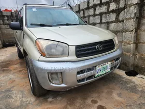 Toyota RAV4 2.0 4x4 2005 Gold