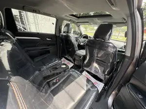 Toyota Highlander XLE 4x2 V6 (3.5L 6cyl 8A) 2018 Gray
