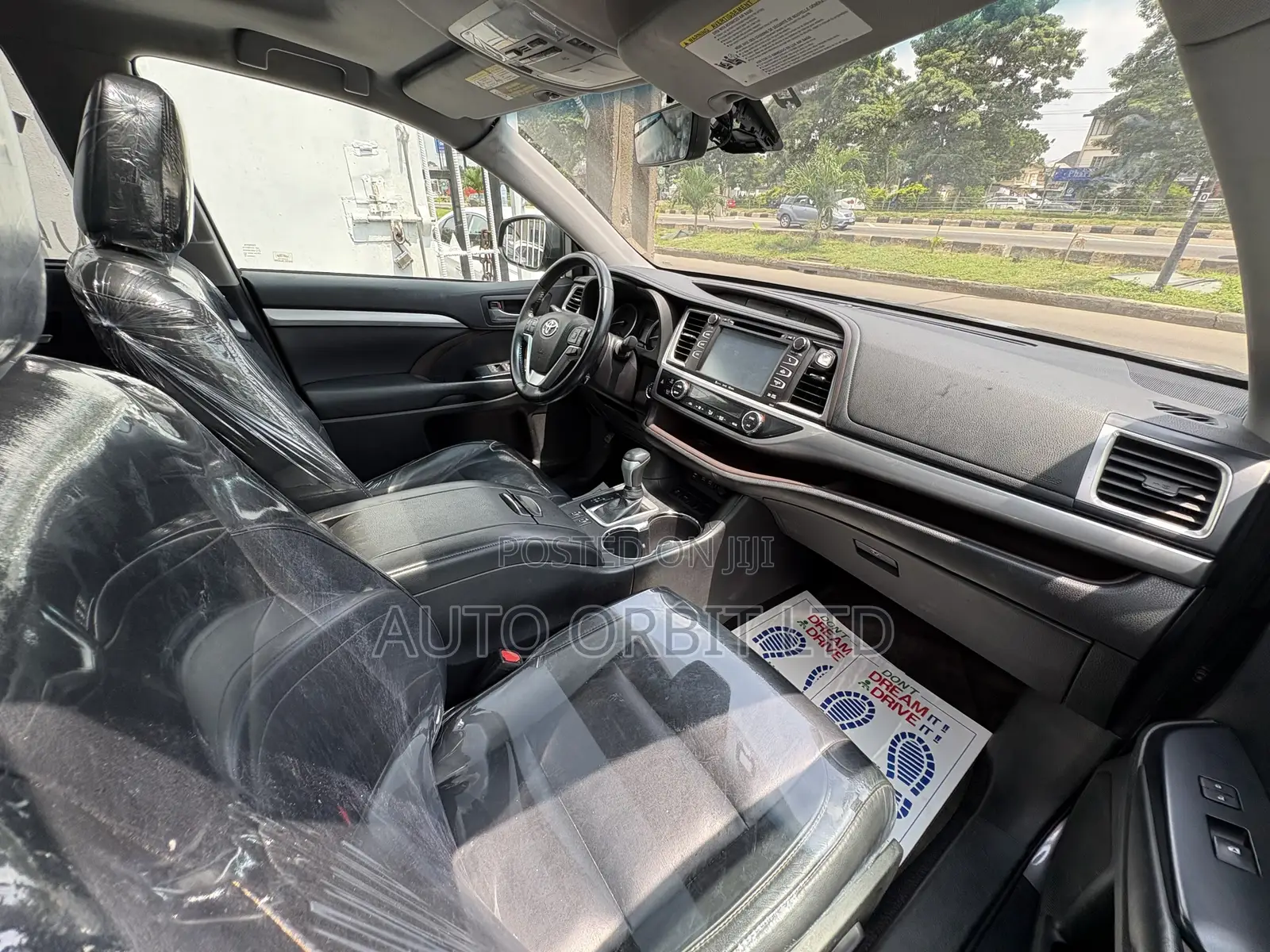 Toyota Highlander XLE 4x4 V6 (3.5L 6cyl 8A) 2018 Gray