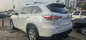Toyota Highlander XLE V6 4x2 (3.5L 6cyl 6A) 2016 White