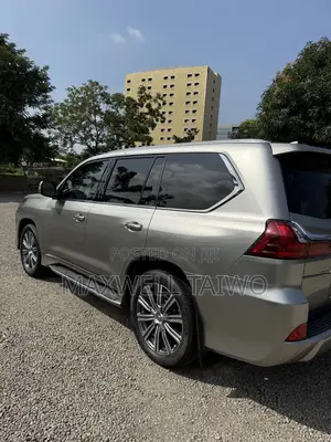 Lexus LX 570 AWD 2016