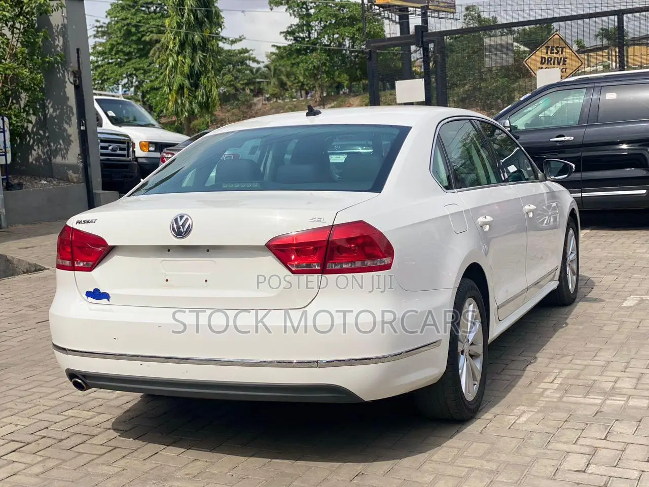 Volkswagen Passat 2012 White