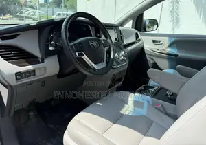 Toyota Sienna XLE 7 Passenger (3.5L 6cyl 8A) 2017 Blue