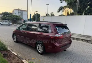 Toyota Sienna XLE Premium 7 Passenger (3.5L 6cyl 8A) 2017 Red