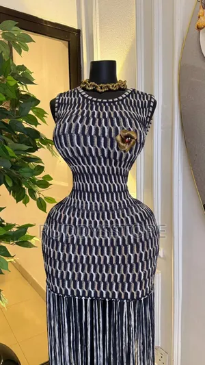 Luxury Sleeveless Knitted Fringe Dress – Bodycon Statement Outfit