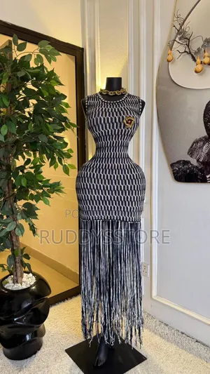 Luxury Sleeveless Knitted Fringe Dress – Bodycon Statement Outfit