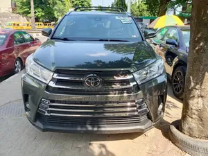 Toyota Highlander XLE 4x2 V6 (3.5L 6cyl 8A) 2017 Green