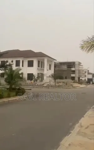 Prime 1,200m2 Land at Melrose Park Estate VGC Is Up for Immediate Sale