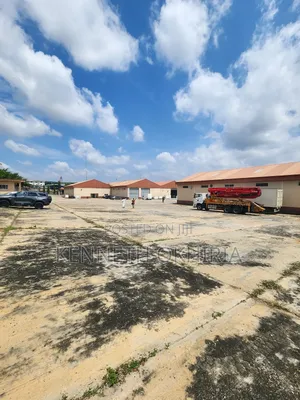 Massive Warehouse in an Accessible Location