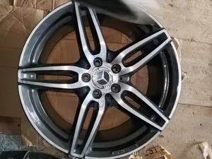 Follow Come Mercedes-Benz 19-Inch