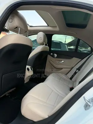 Mercedes-Benz C300 Luxury Sedan RWD (2.0L 4cyl 7A) 2016 White