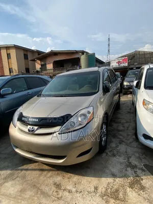Toyota Sienna LE 2008 Gold