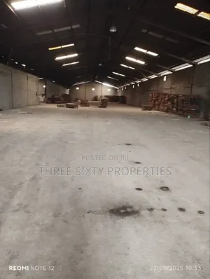 4 Bays Warehouse in Exclusive Compound