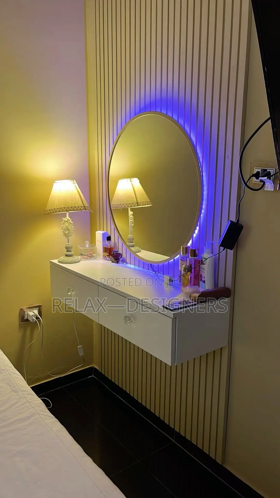 Round Mirror  Console