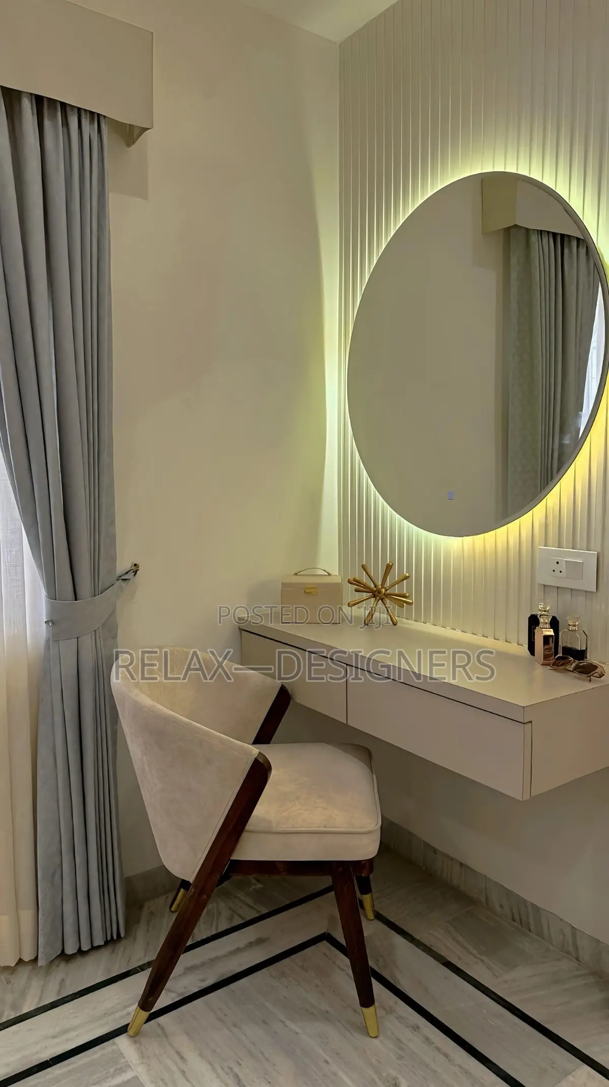 Oval Mirror  Round Chair   
